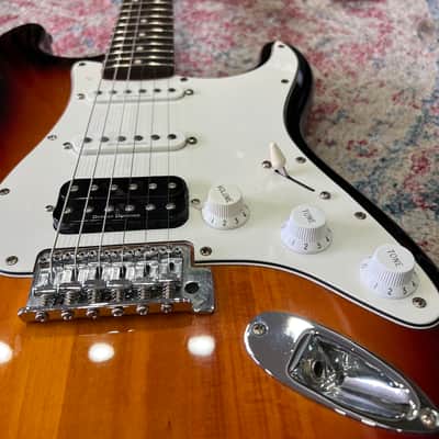 Squier Classic Vibe '70s Stratocaster HSS 2011 - 3-Tone Sunburst image 4