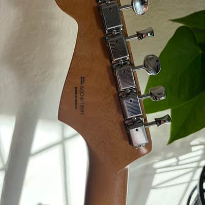 Fender Vintera 60s Stratocaster - Lilac image 19