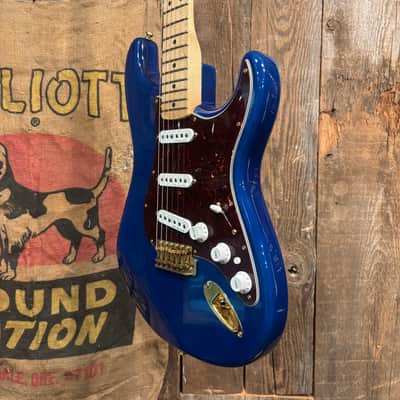 Fender Deluxe Players Stratocaster with Maple Fretboard 2010 - Sapphire Blue Transparent image 2