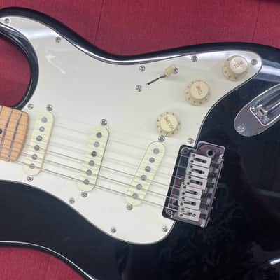 Squier Standard Stratocaster with Maple Fretboard 2004 - Black Metallic image 4