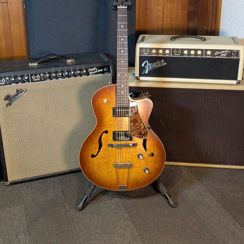 Godin 5th Ave CW Kingpin II HB Cognac Burst