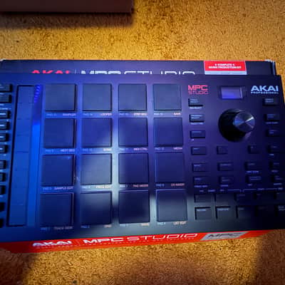 Akai MPC Studio Music Production Controller 2021 - Present - Black image 4