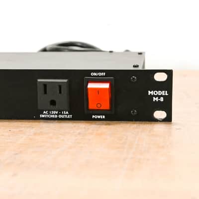 Furman M-8 8-Outlet Power Conditioner CG013ZL image 2