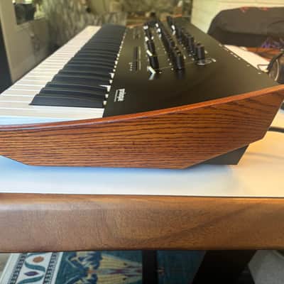 Korg Prologue 16 Polyphonic 61-Key 16-Voice Analog Synthesizer 2018 - Present - Black/Wood image 2