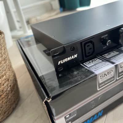 Furman PL-8C E Power Conditioner — Excellent image 4