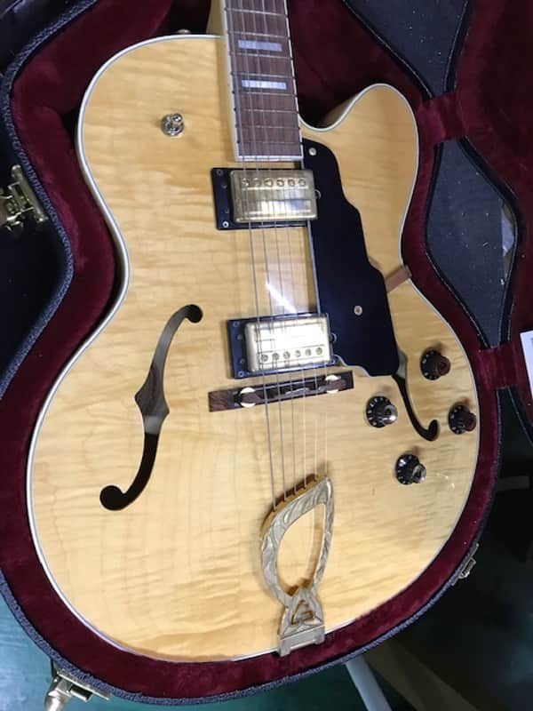 Guild U.S.A. X-170 BL Westerly R.I. production . Original hardcase Natural image 1