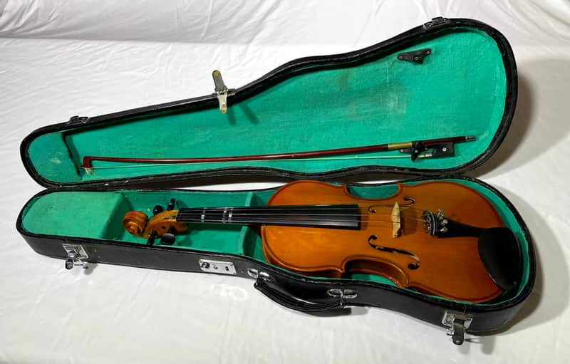 Cremona 4/4 Violin with Case, Bow, and Accessories - 1982 image 1