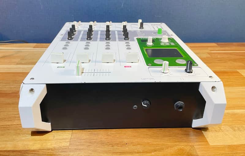 Korg KM-402 Dynamic Dj Mixer W/ Kaoss Pad EQ Selector & Effects