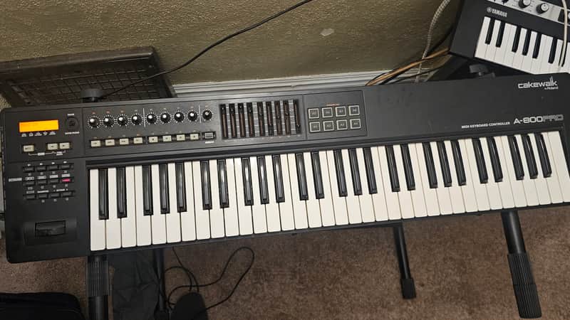 Roland A-800PRO 61-Key MIDI Keyboard Controller