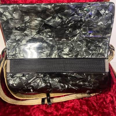 El Accord 5-Switch 41-Key 120-Bass Accordian image 2