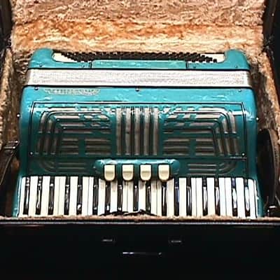 Vintage Italian Made United Artists 120 Bass Accordion with 5 Stops in Original Case & Ready to Play image 1