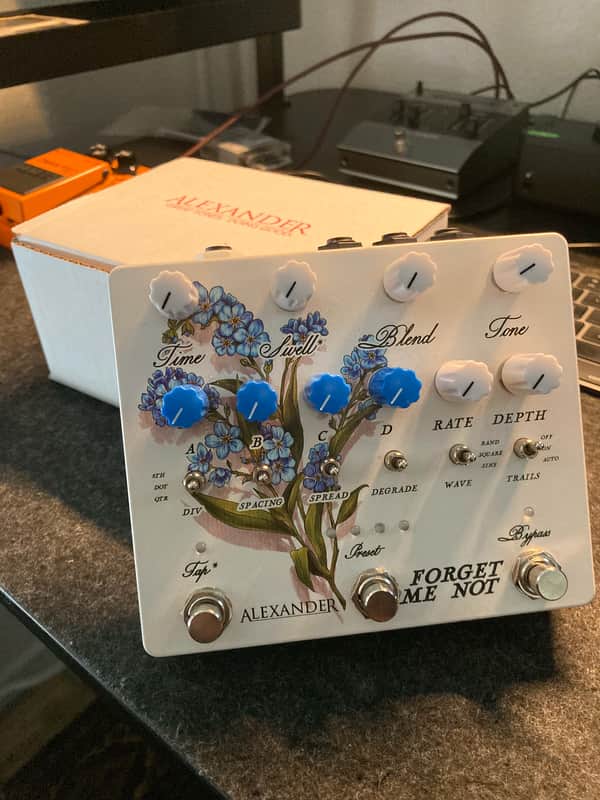 Alexander Pedals Forget-Me-Not 2024 - Present - White image 1