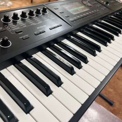 Roland FA-07 76-Key Music Workstation 2014 - Present - Black