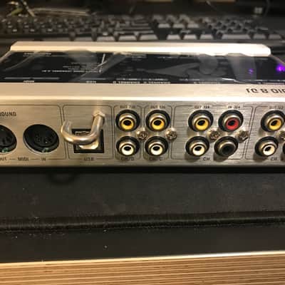Native Instruments Audio 8 DJ Audio Interface  Metal image 3