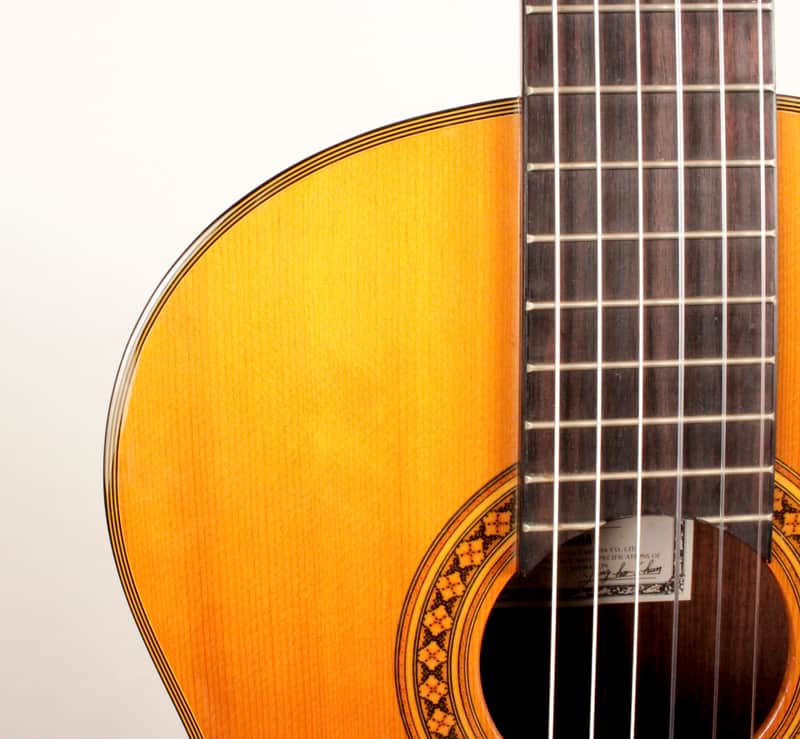 Yamaha GD-10 Grand Concert Classical Guitar, Solid Spruce, IRW