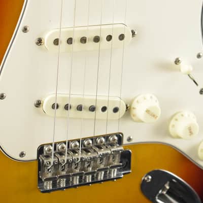 Mint Fender Custom Shop 1968 Stratocaster DLX Closet Classic 3-Color Sunburst image 3