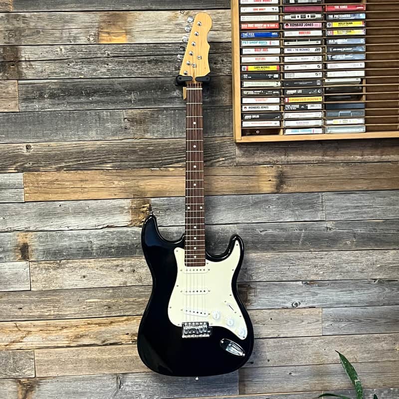 (17043) Unbranded Black Strat Style image 1