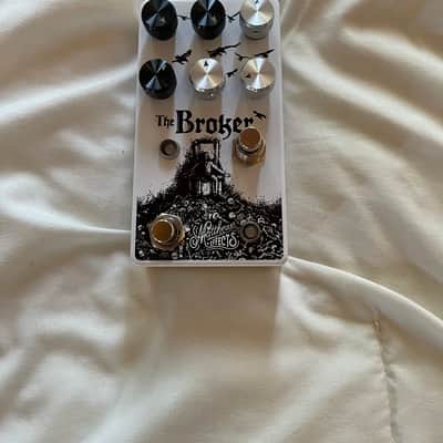 Matthews Effects The Broker 2021 - Present - White / Black Graphic image 2