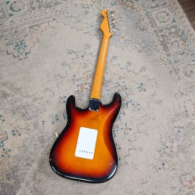 Fender AVRI 62' Stratocaster with Original Hardshell Case - 1991 - 3 Tone Sunburst image 6