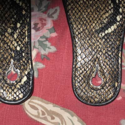 lite use RockYou (Rock You) PU Faux Leather Snakeskin Pattern Guitar Strap (front: brown, tan, black pattern) (back: black) reversible - main part of strap 2 & 3/4" wide, belt part 1 & 1/4" wide [polyurethane leather] Adjustable Length from 44" to 53" image 8