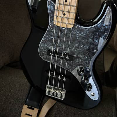 Fender American Standard Jazz Bass with Maple Fretboard 2008 - 2016 - Black image 1
