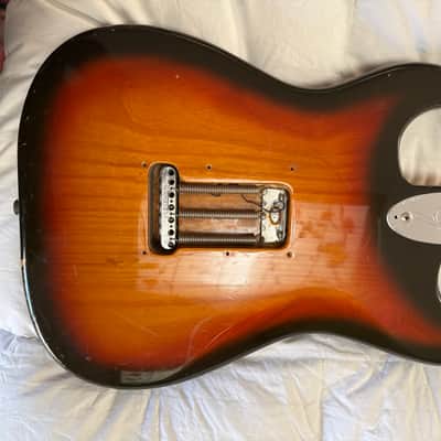 Fender Stratocaster with 3-Bolt Neck, Rosewood Fretboard 1971 - 1977 - Sunburst image 11