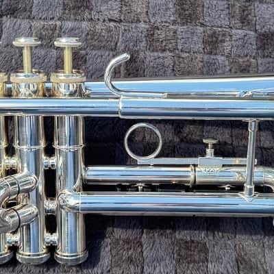 Gently Used Getzen Eterna Flugelhorn and Trumpet Combo with mouthpieces and case image 14