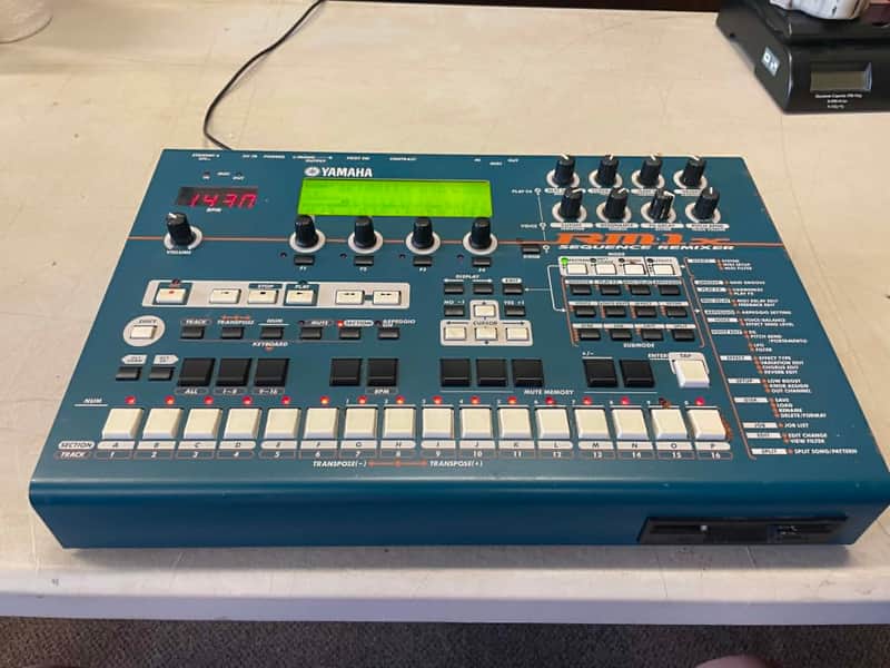 Yamaha Rm1Xマルチトラックレコーダー Yamaha RM1x | Reverb