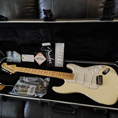 Fender American Standard Strat Stratocaster Olympic White *UNPLAYED* 2011 image 3