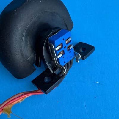 M-AUDIO Axiom 25 49 MIDI Keyboard Replacement Part: Mod Wheel Assembly imagen 7