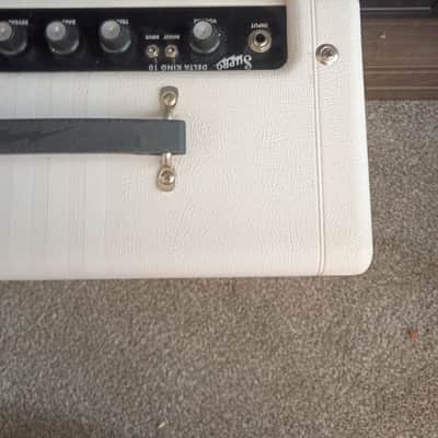 Supro 1820R Delta King 10 5-Watt 1x10" Guitar Combo 2021 - Present - White / White Stripes Bild 4