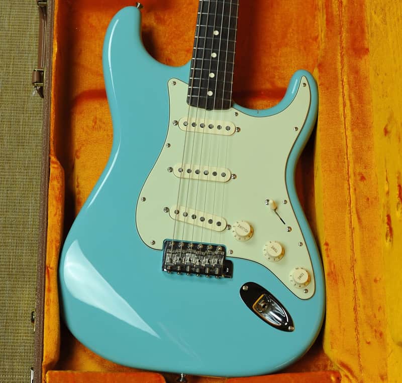 Fender American Vintage "Thin Skin" '62 Stratocaster image 7
