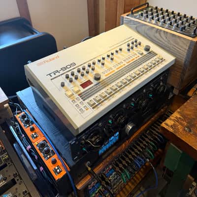 Roland TR-909 Rhythm Composer 1983 - 1985 - White