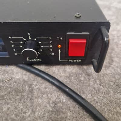 FM Wireless System Receiver Audio Equipment - Wireless Connectivity, Durable Design - Very Good image 3