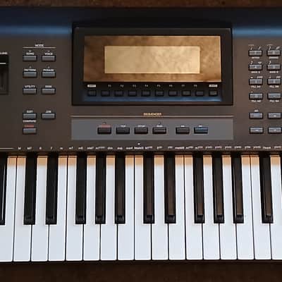 Yamaha QS300 in excellent condition.