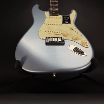 Fender Ultra Luxe Vintage '60s Stratocaster - Ice Blue Metallic image 3