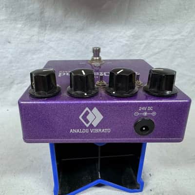 Diamond Effects Vibrato v1 Chorus Vibrato Pedal with Power Supply image 6