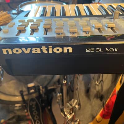 Novation ReMOTE 25 SL MKII MIDI Controller 2008 - Gray image 7