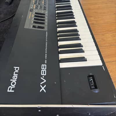 Roland XV-88 128-Voice 88-Key Expandable Digital Synthesizer 2000 - 2003 - Black -PARTS OR REPAIR