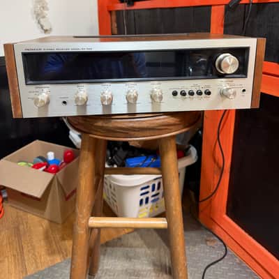 Pioneer SX-525 17-Watt Stereo Solid-State Receiver 1972 - 1974 - Silver image 1