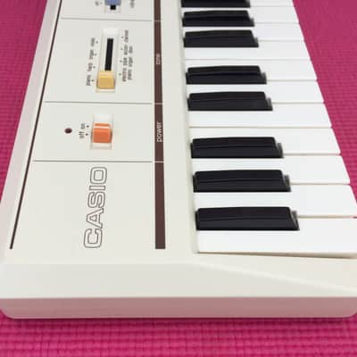 Casio Casiotone MT-11 Vintage Mini Synthesizer Keyboard + Original