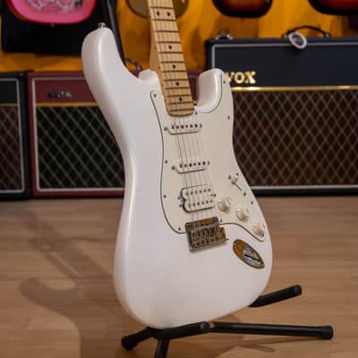 Fender Juanes Stratocaster®, Maple, Electric Guitar - Pearlescent Luna White image 3