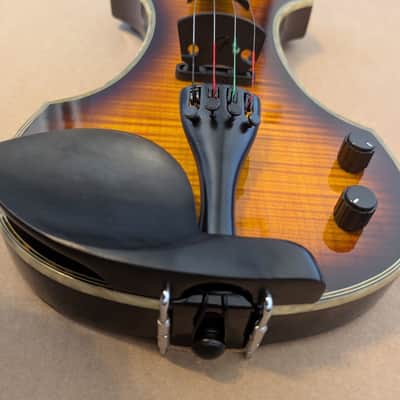 Fender FV-3 Deluxe Electric Violin Sunburst with Hard Case Bow & Accesories image 9