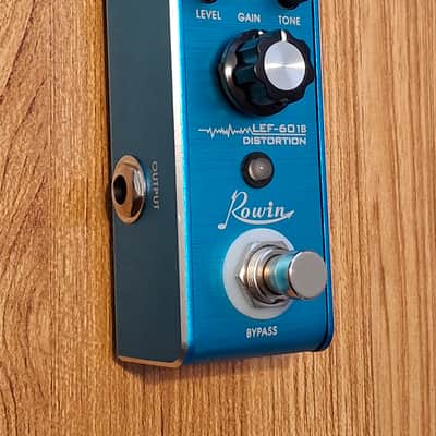 Rowin : Distortion mini pedal, w/ 3 distortion modes - a Suhr Riot clone, 2020s (Model# LEF-601B) image 2