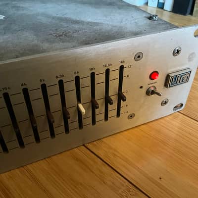 Urei Equalizer 537 27 bandes image 1