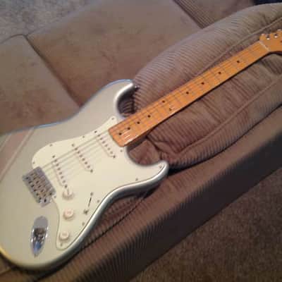 Made in Japan Fender FSR Traditional 50s Stratocaster 2018 - Inca Silver w/ Shoreline Rose Gold Competition Stripe image 5