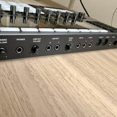 Native Instruments Maschine Plus 2020 - Present - Black image 2