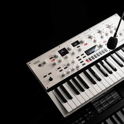 Korg KingKORG NEO 37-Key Virtual Analog Keyboard Synth / Vocoder Mic image 2