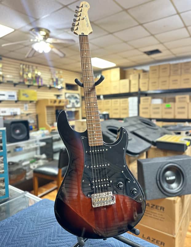 Yamaha PAC012DLX Pacifica - Sun Burst image 1