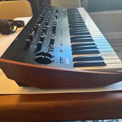 Korg Prologue 16 Polyphonic 61-Key 16-Voice Analog Synthesizer 2018 - Present - Black/Wood image 3